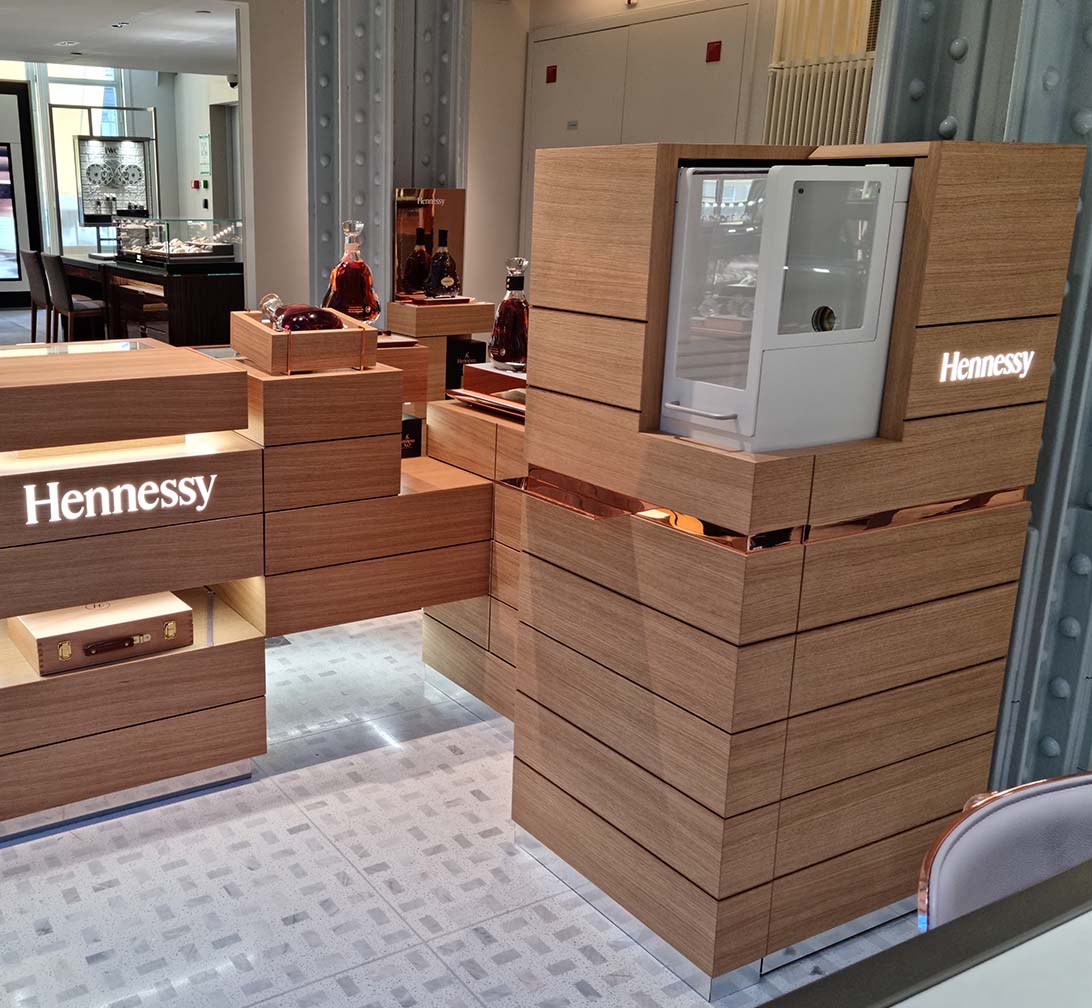 DWS Personnalisation gravure laser Hennessy boutique la samaritaine