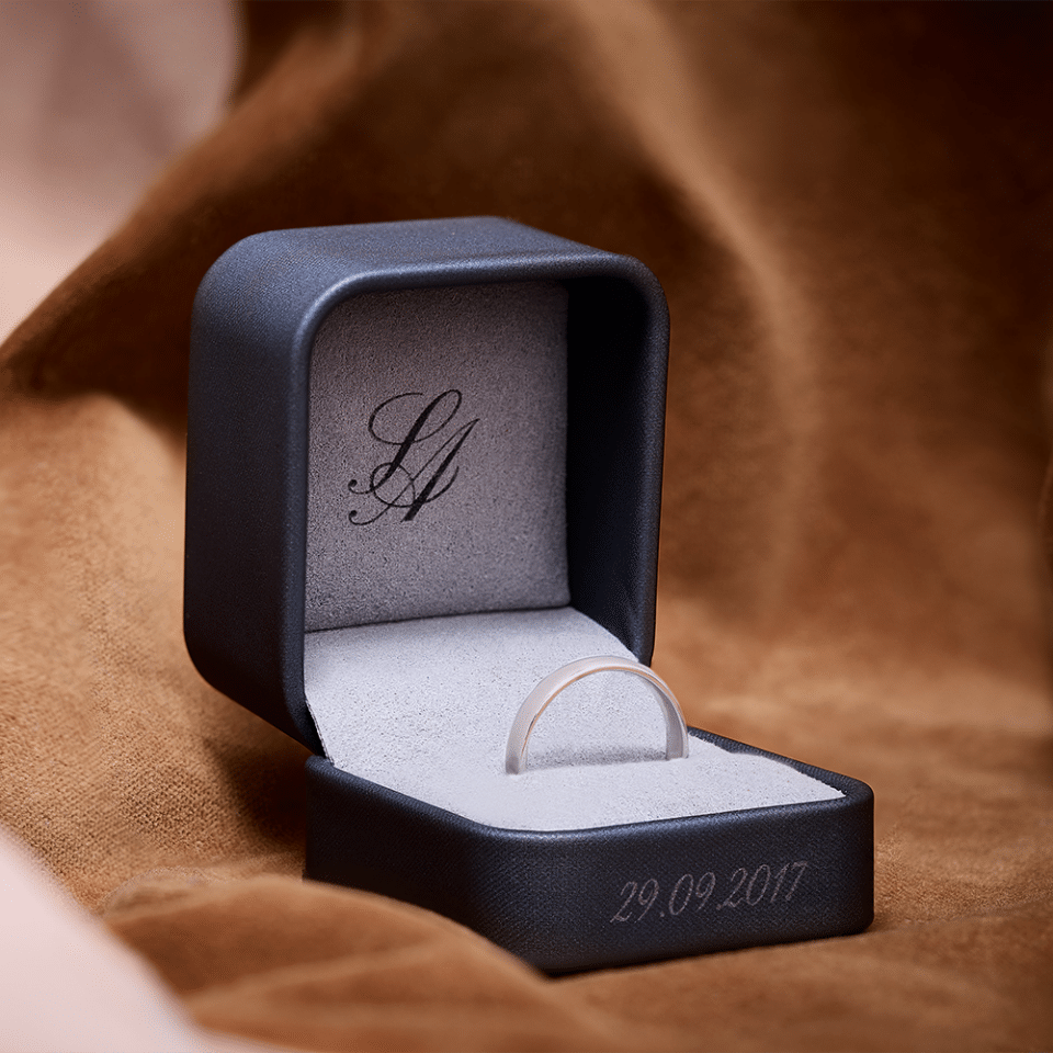 Gravure sur écrin de bague