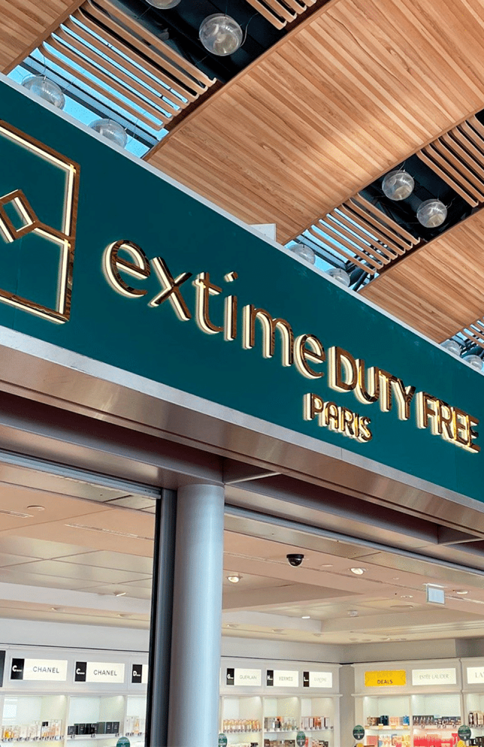 EXTIME DUTY FREE_ laser engraving services Expérience de personnalisation unique au Duty Free CDG T1