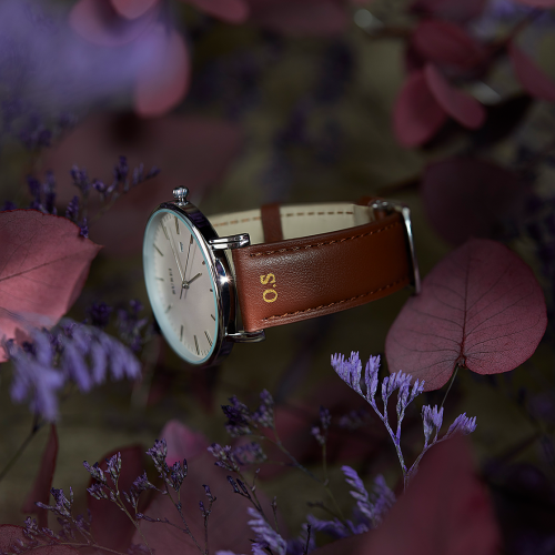 Gravure-colorée-sur-cuir-de-montre